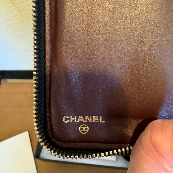 CONSIGNED Chanel Zip around Wallet - Picture 6 of 13